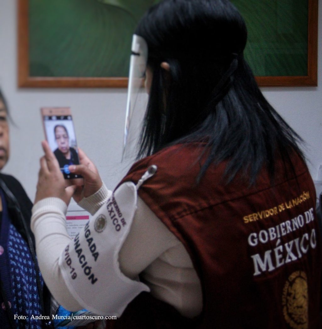 Por orden del INE, los militantes de Morena no pueden recabar datos de la credencial de elector