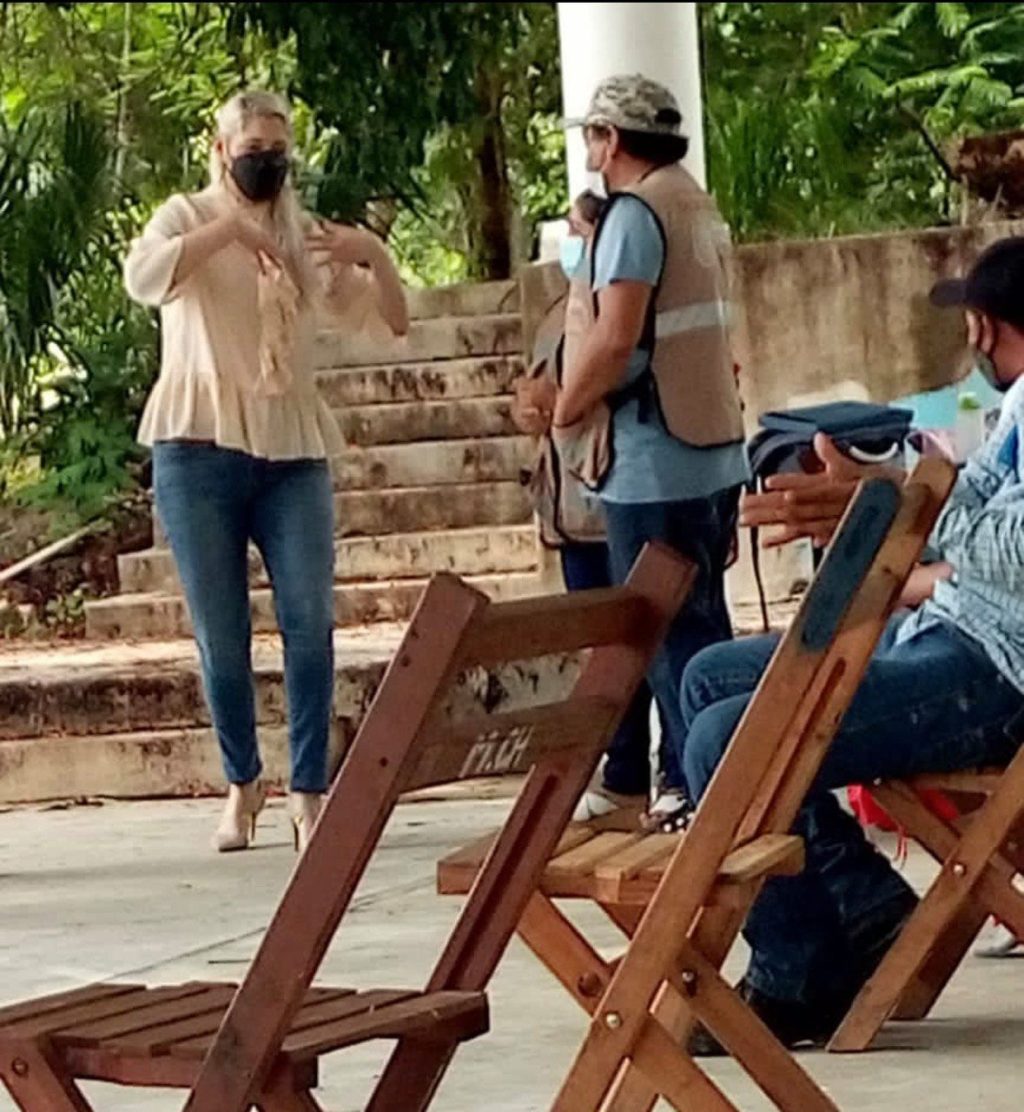 A escondidas y exigiendo privilegios, Verónica Camino Farjat se vacuna en Cantamayec