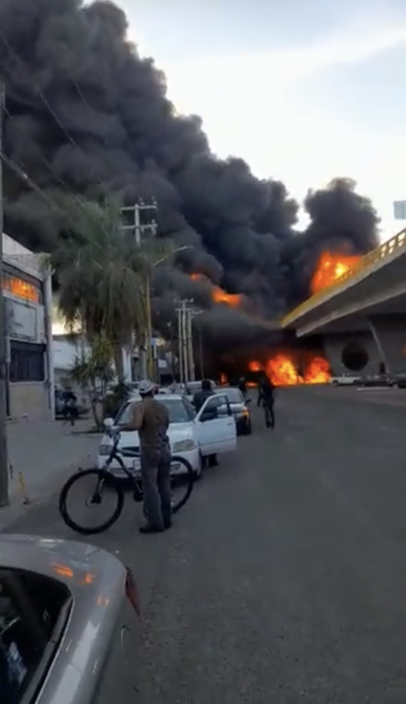 Un choque entre una pipa y un tren provoca masiva evacuación en Aguascalientes 