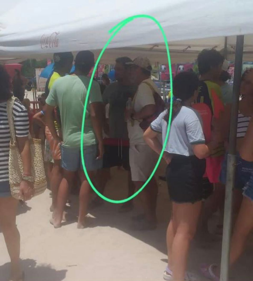 Violento padre de familia ataca a un entrenador en partido de fútbol infantil