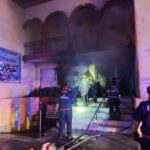 Incendio consume local de artesanías en el centro de Mérida