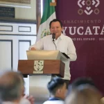 Gobernador Joaquín Díaz Mena reconoce excelencia académica de estudiantes yucatecos